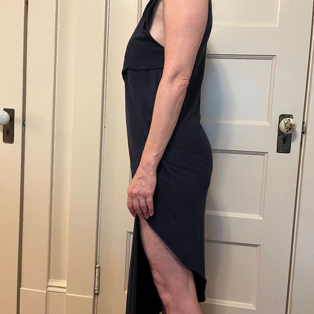 Asymmetrical Oak dress - Picture 3 of 4